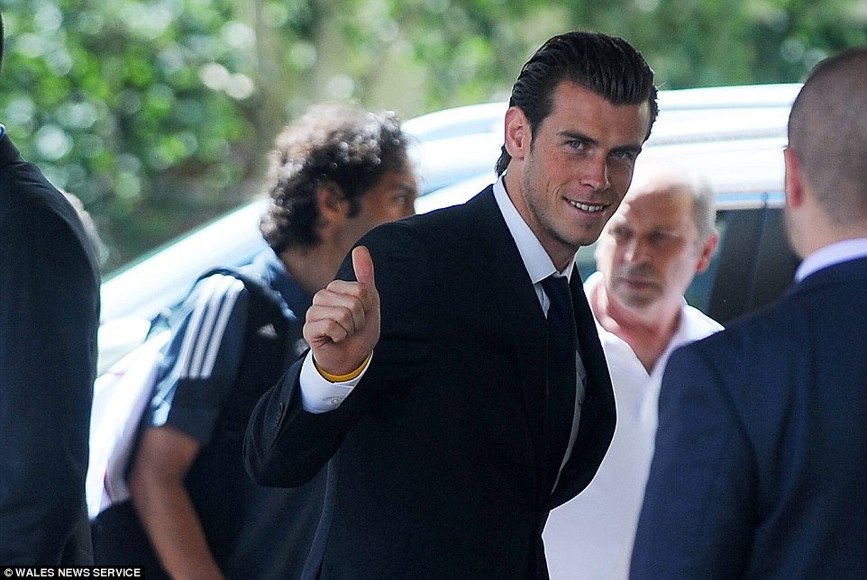 1407761542197_wps_9_The_Real_Madrid_team_arri