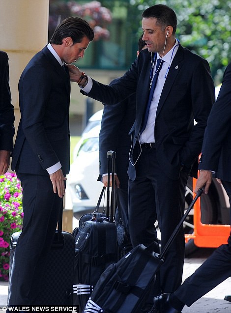 1407761542221_wps_10_The_Real_Madrid_team_arri
