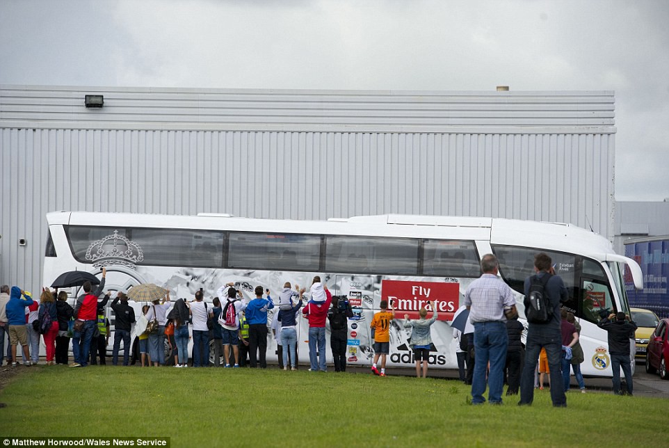 1407761791430_wps_17_Real_Madrid_players_leave