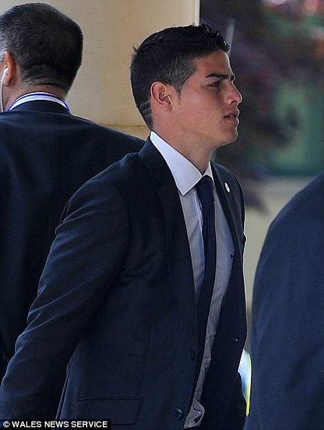 1407764576986_Image_galleryImage_The_Real_Madrid_team_arri