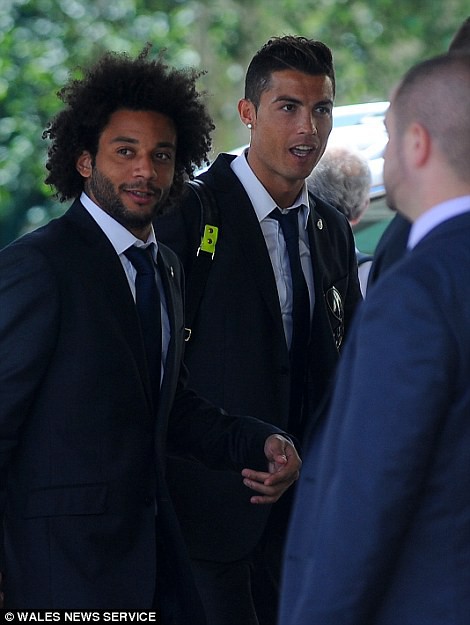 1407764579670_wps_7_The_Real_Madrid_team_arri