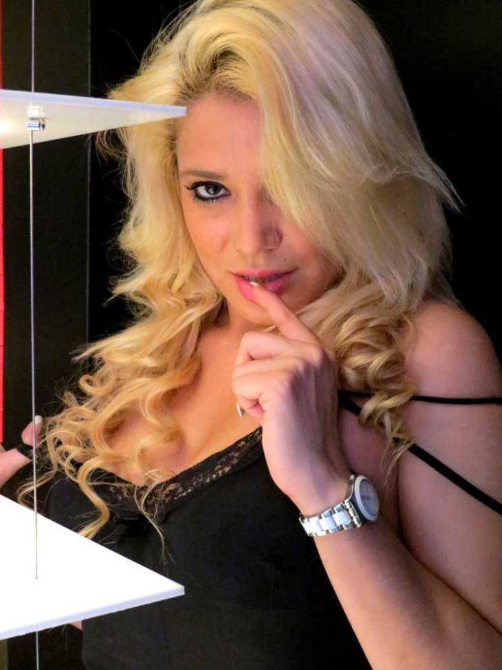 pamela-de-los-angeles-3
