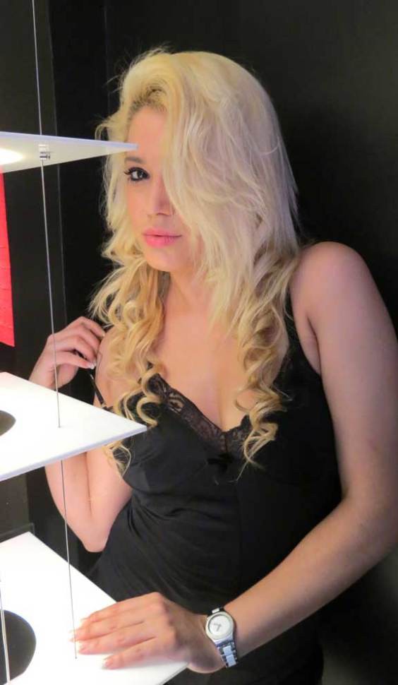 pamela-de-los-angeles-5