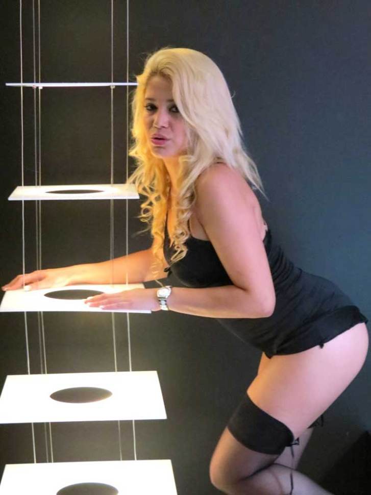 pamela-de-los-angeles-6