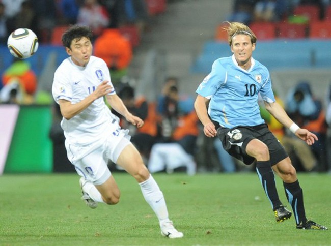 South Korea's defender Lee Jung-Soo (L)