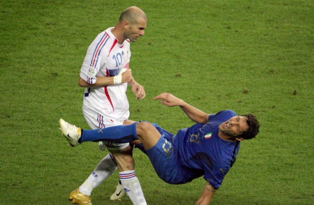 Cú "Thiết đầu công" của Zidane dành tặng cho Materazzi trong trận CK World Cup 2006