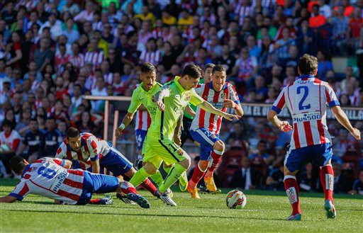 Cuộc hành quân đến Vicente Calderon không hề dễ dàng cho Messi và đồng đội