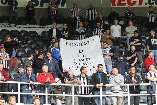 ...bất chấp sự mỉa mai của các cổ động viên dành cho đội bóng...