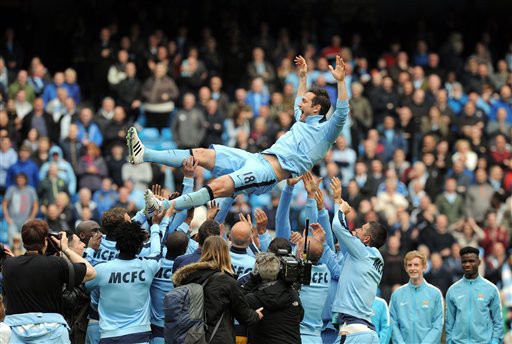 Sự tôn vinh được dành cho Frank Lampard - chiến binh không biết mệt mỏi 