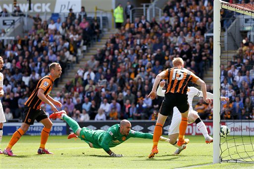 ...những pha cứu thua xuất thần của thủ môn kỳ cựu Vicotr Valdes trong một trận hòa không bàn thắng...