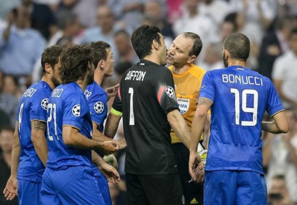buffon-khoa-moi-jonas-eriksson