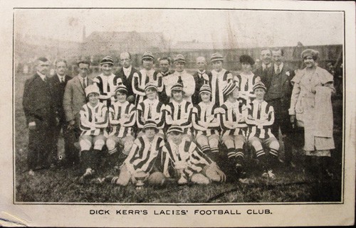 Đội bóng Dick, Kerr Ladies đã có những chuyến du đấu khắp châu Âu và Bắc Mỹ