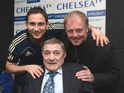 Cùng với Frank Lampard và Bobby Tambling, Kerry Dixon (phải) là 3 chân sút vĩ đại nhất trong lịch sử Chelsea.