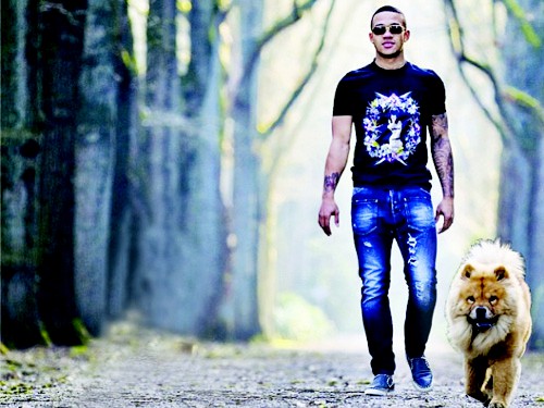 Memphis Depay with his dog Simba