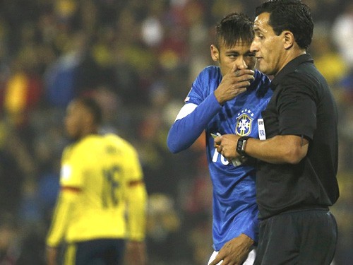 Brazil's Neymar argues with referee Osses after receiving a yellow card during the first round Copa America 2015 soccer match against Colombia at Estadio Monumental David Arellano in Santiago