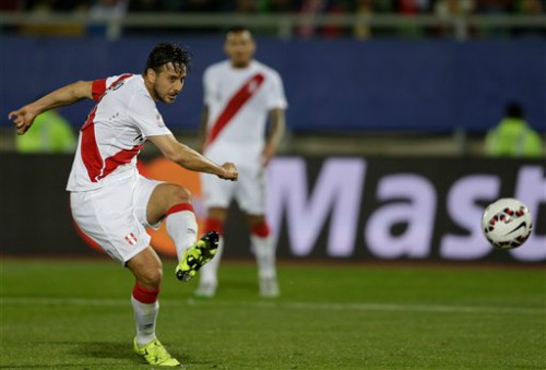 Pizarro lập công mang về chiến thắng cho Peru.