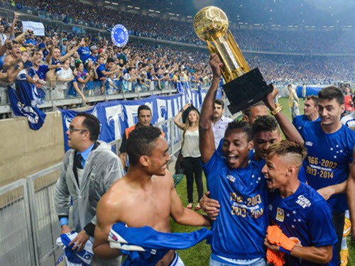 Cruzeiro ăn mừng chức vô địch mùa giải 2014.