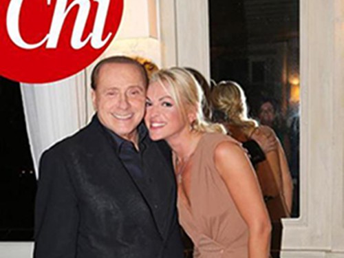 Berlusconi lấy vòng của mẹ tặng bồ trẻ