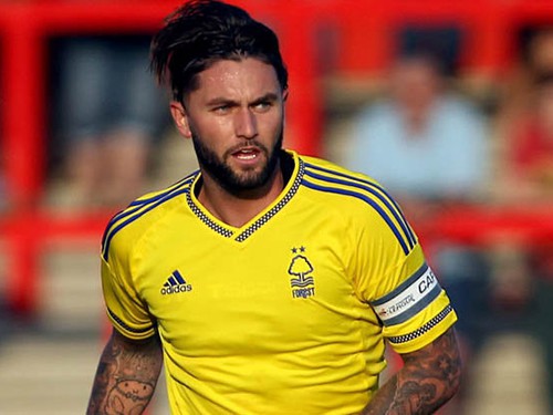 Cựu tiền vệ Arsenal bị treo bằng lái 6 tháng