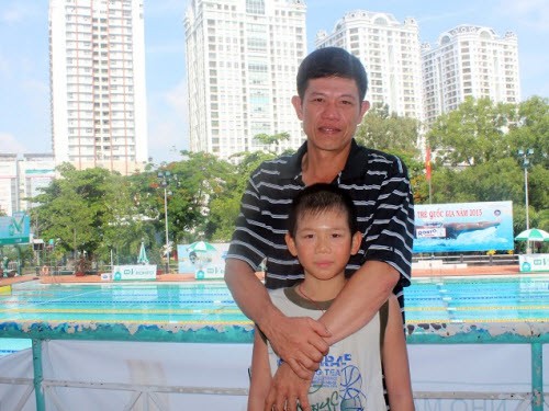 Em trai Ánh Viên dự tranh giải bơi trẻ: Đường bơi của em, giấc mơ của chị 