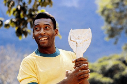Pele với chiếc cúp vàng năm 1970.