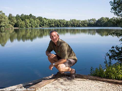 Cựu ngôi sao Leeds United - Lee Bowyer: Săn cá chép trên sông, mua hồ câu tại Pháp