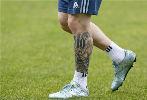 "Đôi đũa thần" của Lionel Messi.