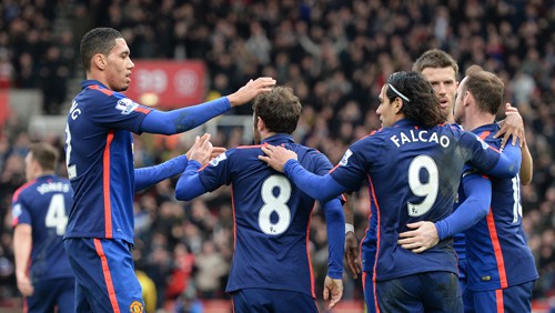 Manchester United's Colombian striker Radamel Falcao (3rd R) celebrates after scoring his team's first goal during the English Premier League football match between Stoke City and Manchester United at the Britannia Stadium in Stoke-on-Trent, central England, on January 1, 2015. AFP PHOTO / OLI SCARFF RESTRICTED TO EDITORIAL USE. No use with unauthorized audio, video, data, fixture lists, club/league logos or live services. Online in-match use limited to 45 images, no video emulation. No use in betting, games or single club/league/player publications.