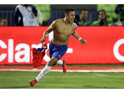 Chile's Alexis Sanchez celebrates after scoring the winning penalty kick against Argentina during the Copa America final soccer match at the National Stadium in Santiago, Chile, Saturday, July 4, 2015. Chile became Copa America champions for the first time after it defeated Argentina in a penalty shootout. (AP Photo/Ricardo Mazalan)