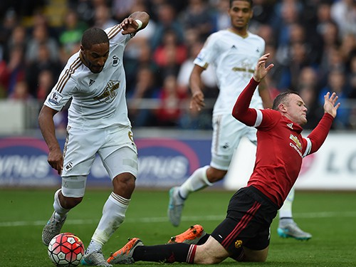Swansea 2-1 Man Utd: Van Gaal lập “hat-trick” trước Swansea