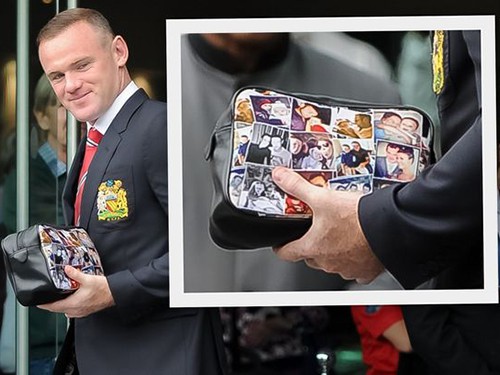 Rooney in hình vợ con lên túi xách