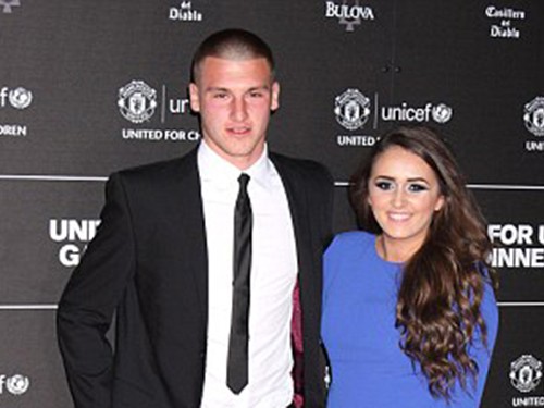 Thủ môn Man Utd bị mất xe Mercedes