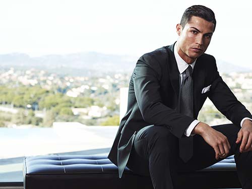 Cristiano Ronaldo: Bẽ bàng ở Úc, nhục ở Brazil