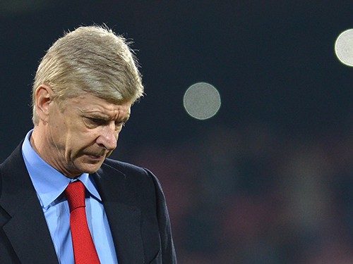 Wenger chỉ là người trông trẻ