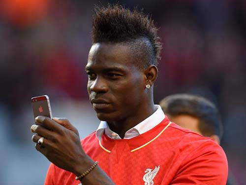 Mario Balotelli: Giả bệnh, trốn tập để mua iPhone 6