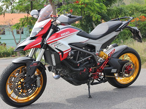 Xế độ Ducati Hyperstrada: khoe dáng tại Nha Trang