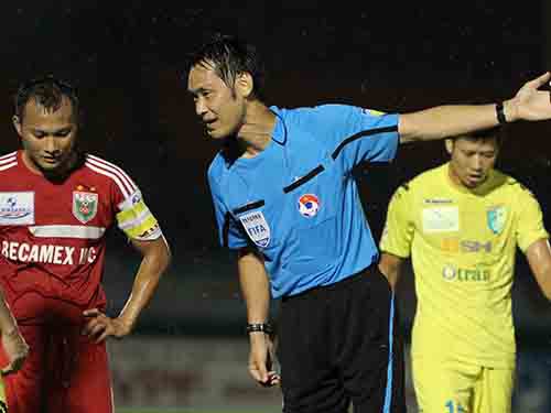 V.League: Thuê trọng tài ngoại cho đỡ “rách việc”