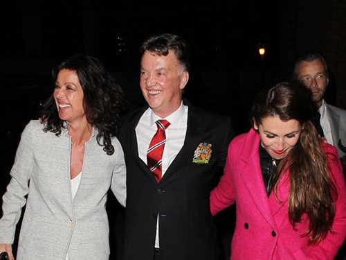 Louis van Gaal: Cất cao giọng hát mừng sinh nhật