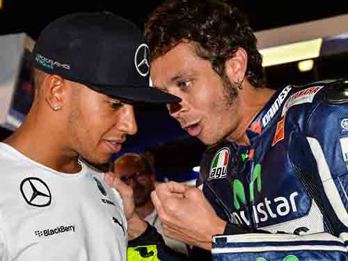 Rossi mời Hamilton thử sức với MotoGP