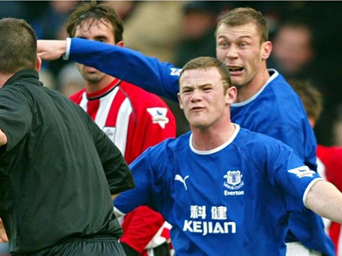 Duncan Ferguson: “Rooney đấm vào trán tôi”