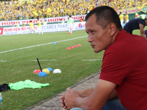 HLV Ngô Quang Trường: “Bóng đá chuyên nghiệp khác xưa rồi”