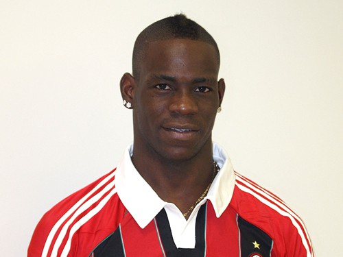 Mario Balotelli trở lại Milan: Nhờ tình yêu cứu rỗi cuộc đời