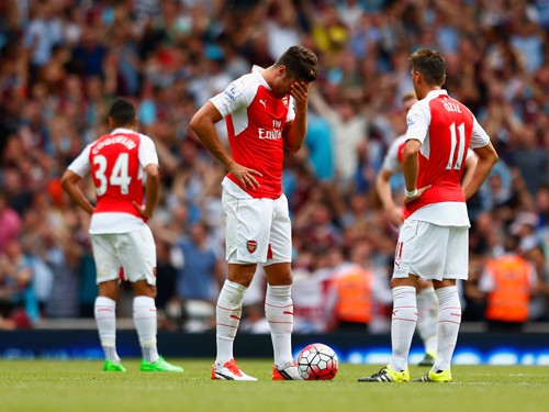 LONDON, ENGLAND - AUGUST 09:  Olivier Giroud of Arsenal holds his head after they conceded a second goal during the Barclays Premier League match between Arsenal and West Ham United at the Emirates Stadium on August 9, 2015 in London, England.  (Photo by Julian Finney/Getty Images)