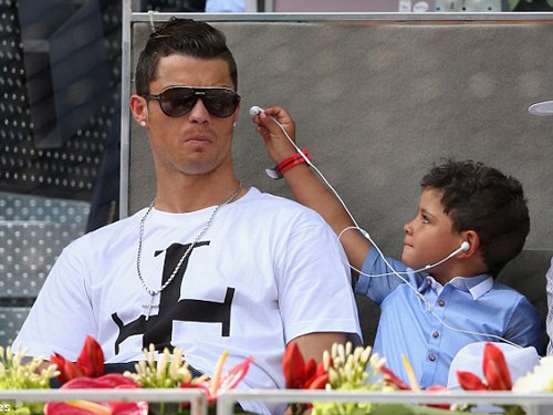 article-2623568-1DAD7C3F00000578-398_634x414