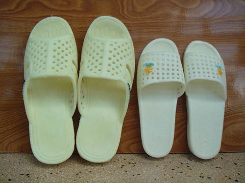 Ronaldo sản xuất dép tổ ong ở Việt Nam