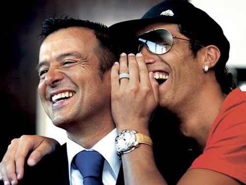 Ronaldo dùng sản phẩm mới làm quà cưới tặng Mendes