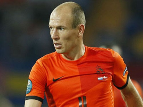Arjen Robben: Cười trên nỗi đau của... Van Persie