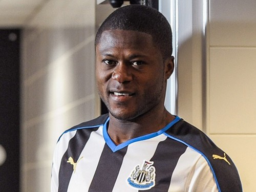 Newcastle: Rắc rối với cầu thủ có 4 ngày sinh
