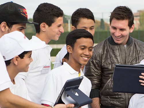 Messi mở phòng khám di động ở Algeria
