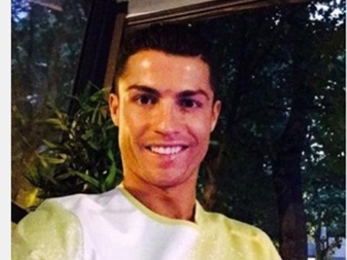 Ronaldo “dụ dỗ” trẻ vị thành niên